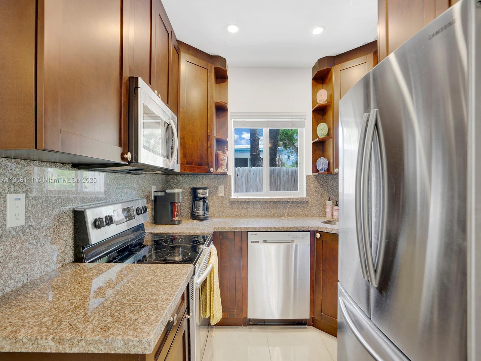 Building Photo - 4094 Park Ave