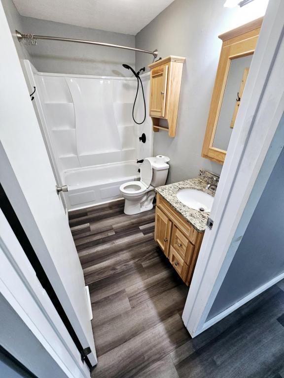 Building Photo - 647 Villa Rd