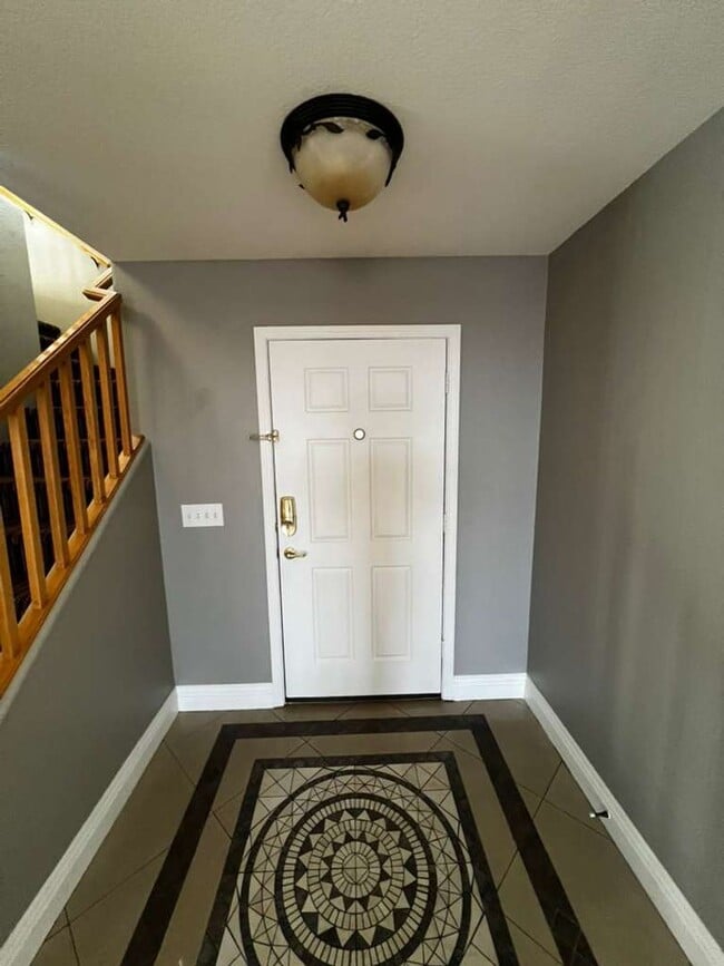 Building Photo - Must see 2 story 4 bed/3 bath home in the heart of SUMMERLIN