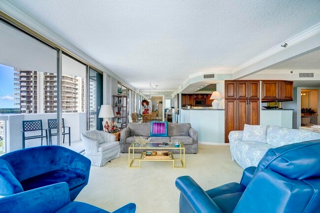 Building Photo - 123 Lakeshore Dr