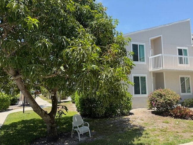 Building Photo - 2215 San Marco Rd