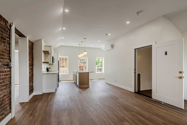 Building Photo - 110 Hotel St