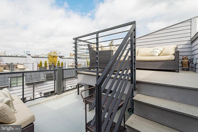 Building Photo - 770 Dorrance St