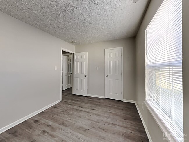 Building Photo - 2613 Cooper Pointe Cir