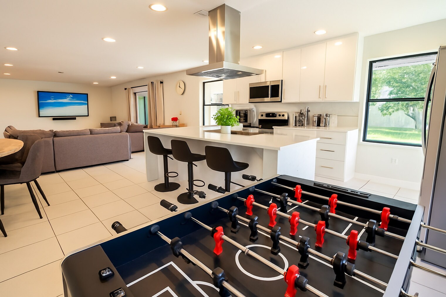 Building Photo - 830 SW 14th Ct