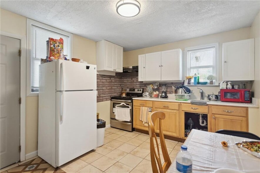 Primary Photo - 396 Thomas Dr