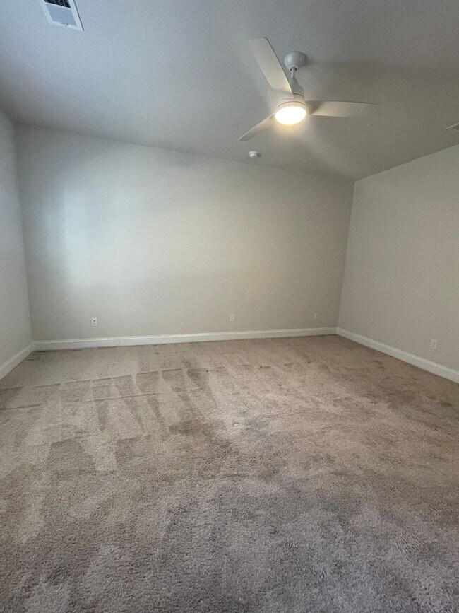 Building Photo - 1520 Henderson Pt Aly