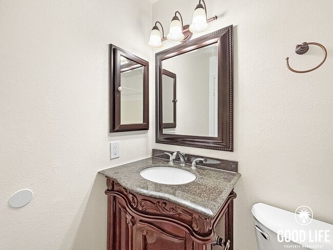 Building Photo - Spacious 3B/2.5BA Multi-Level Home in Redwood Village with Attached Garage, Private Patio & Commu...