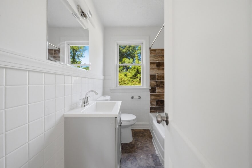 Building Photo - 302 Marlin Dr