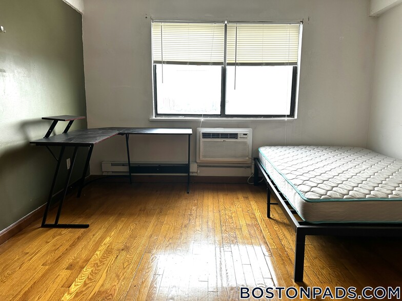 Building Photo - 1110 Commonwealth Ave