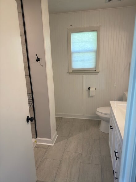 Primary Bath - 409 Williamsport Dr