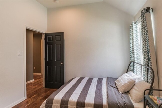 Building Photo - 403 Rosedale Blvd