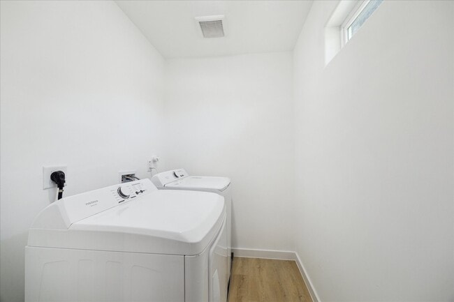 Building Photo - 7504 Laura Koppe Rd