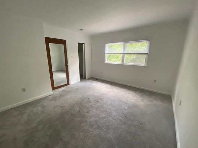 Building Photo - BRIDGETOWN - Charming 4 bedroom home w lots of living space.  1 car gar.  deck.