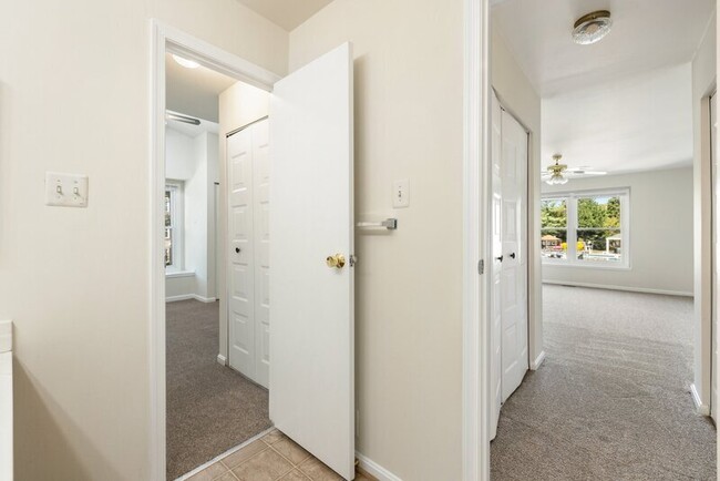 Building Photo - 7511 Belle Grae Dr