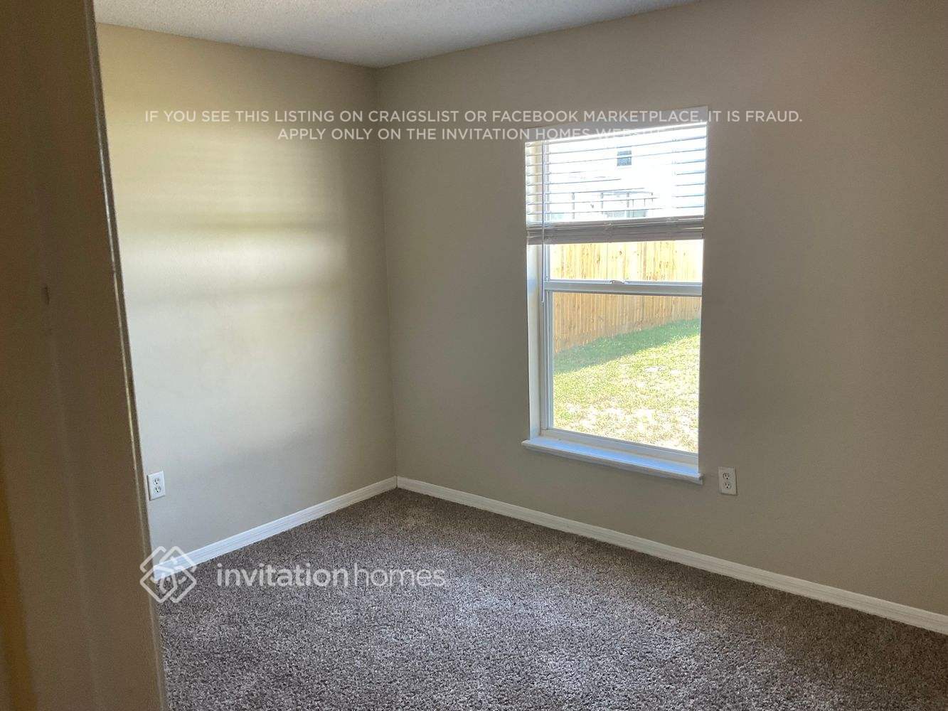 Building Photo - 1160 St Tropez Ct