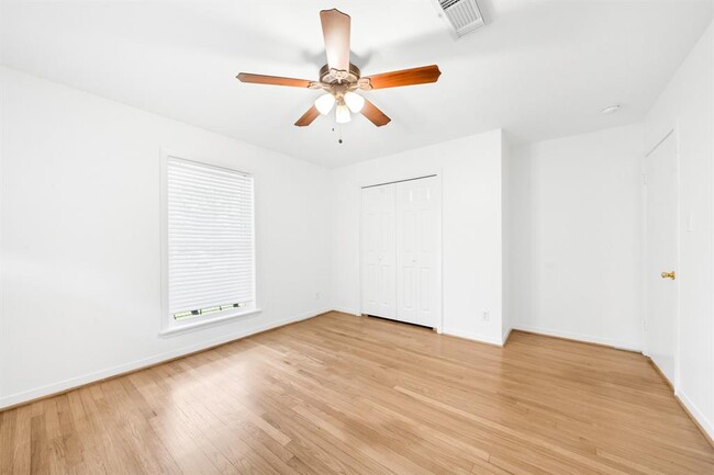 Building Photo - 10166 Hanka Dr