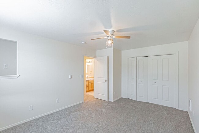 Building Photo - Updated 2-Bedroom Home with Garage and Fen...