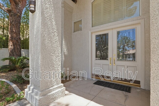 Building Photo - 1888 Woodhaven Dr