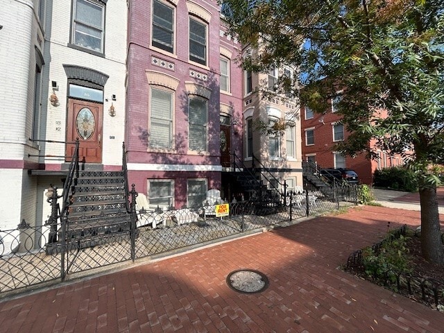 Building Photo - 313 6th St SE