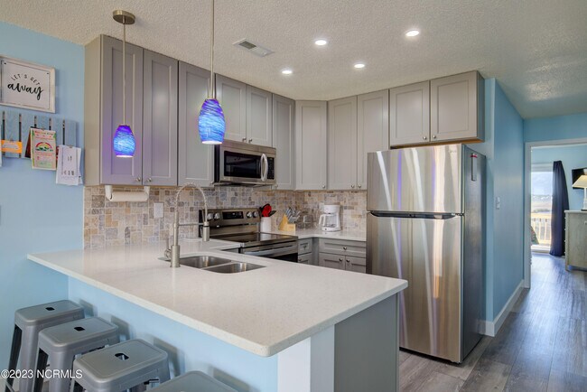 Building Photo - 1883 New River Inlet Rd