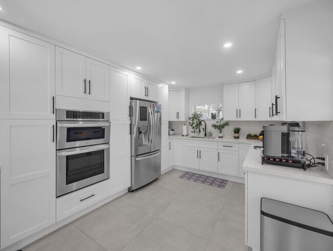 Building Photo - 520 NE 135th St