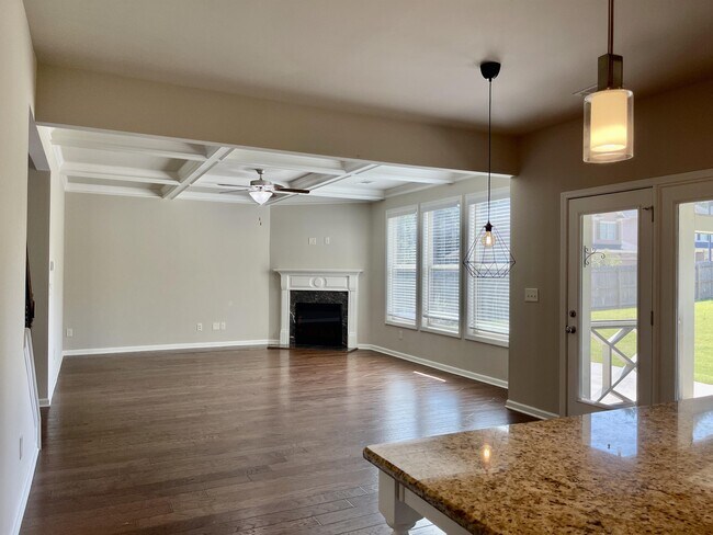 Building Photo - 7531 Silk Tree Pointe