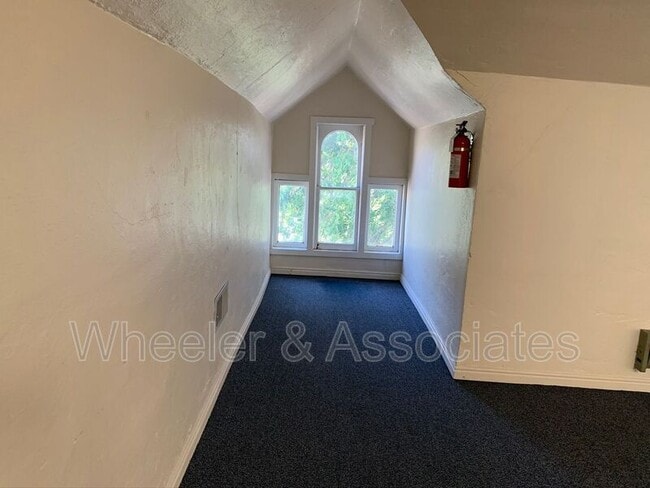 Building Photo - 845 E 400 S