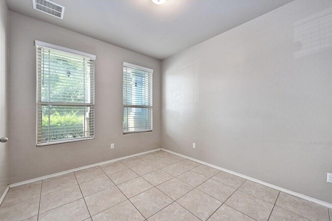 Building Photo - 374 Wincliff Dr