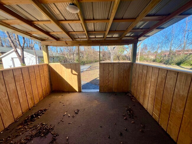 Building Photo - 1711 Greenland Dr