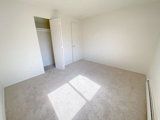 Building Photo - 4446 Reka Dr