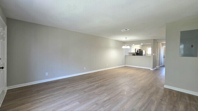 Building Photo - 409 Garden Dr