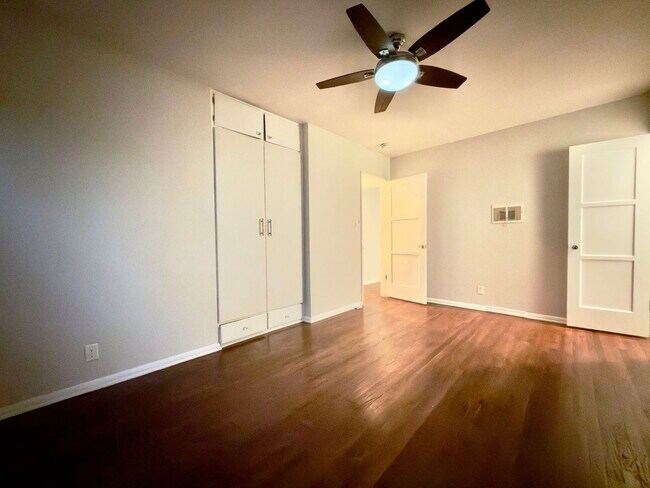 Building Photo - 1232 Ridgeley Dr