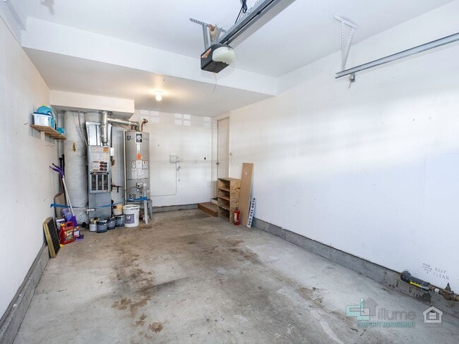 Building Photo - 2 Bedroom, 2.5 Bath Close to Nike and Intel!