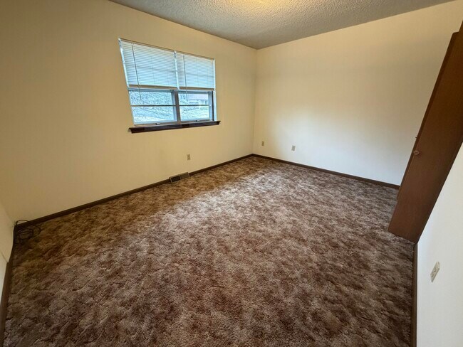 Building Photo - 2205 Warwick St