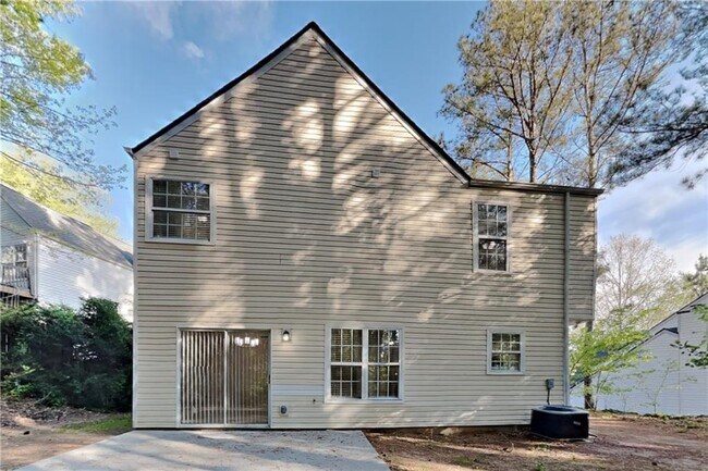 Building Photo - 2929 Sentinel Cir