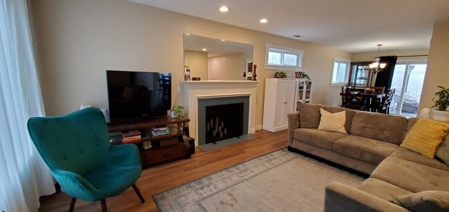 Building Photo - Giannakis Duplex