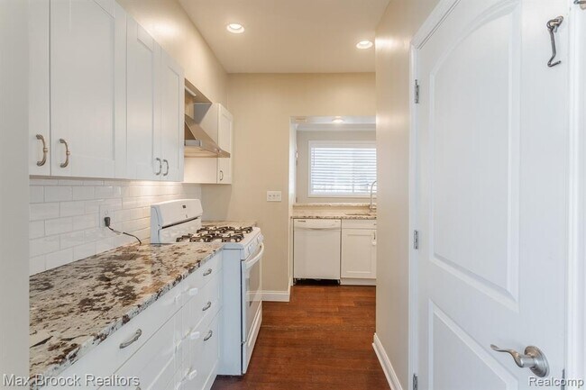 Building Photo - 1610 Yosemite Blvd