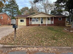 Building Photo - 6202 Valley Park Dr NW