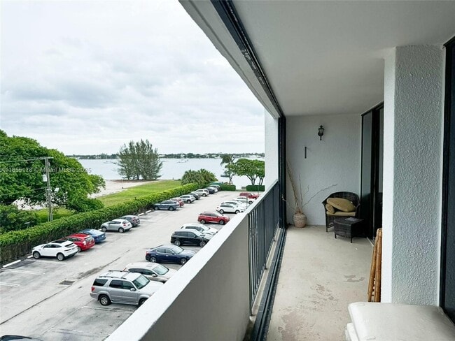 Building Photo - 5600 N Flagler Dr