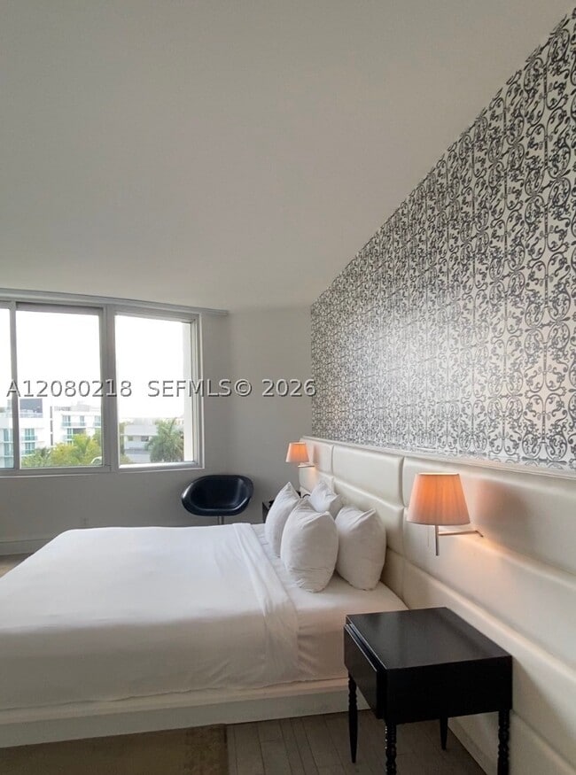 Building Photo - 1100 515