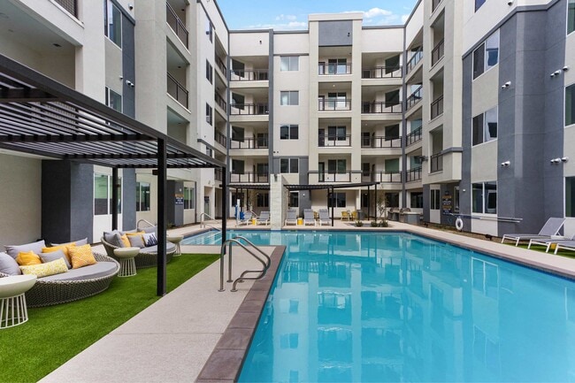 Building Photo - Echo Biltmore