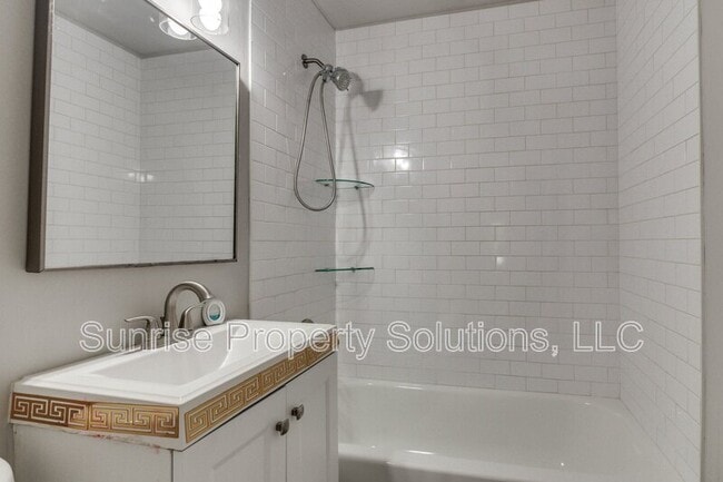 Building Photo - 3933 SW 24th St