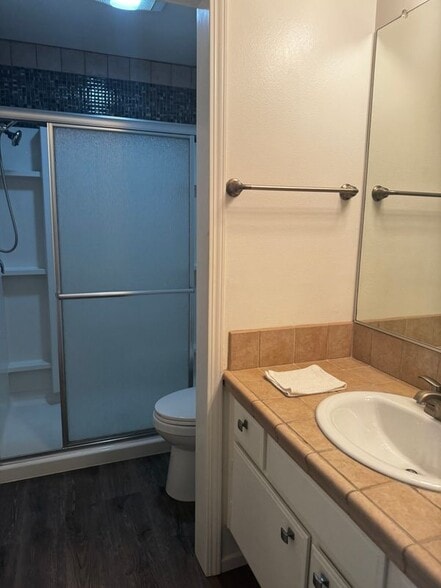 Building Photo - 126 E Pearl St