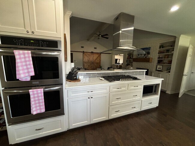 Building Photo - ELLERBE ROAD ESTATES BEAUTY