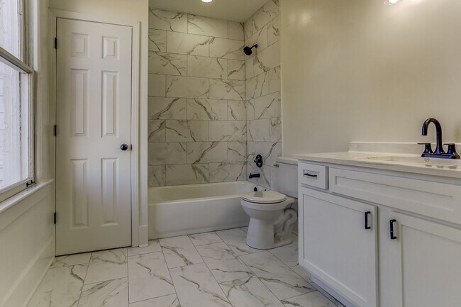 Building Photo - Beautiful 4-Bedroom Home in Memphis – Spac...
