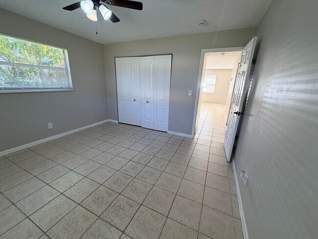 Building Photo - 3594 Almar Rd