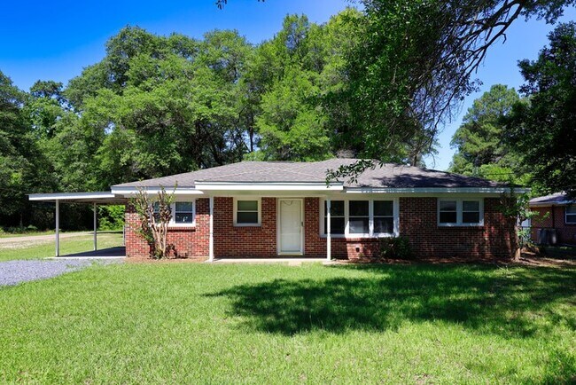 Primary Photo - Charming Home in Prattville