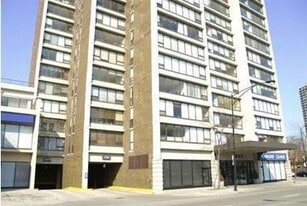 Building Photo - 1850 N Clark St