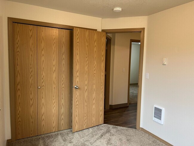 Building Photo - 3Bd/1.5Ba Two Story House - Available Soon!